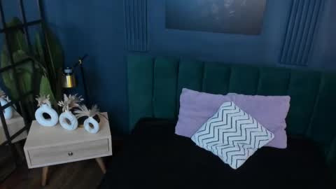 Emily Thyson online show from 10/03/25, 12:02