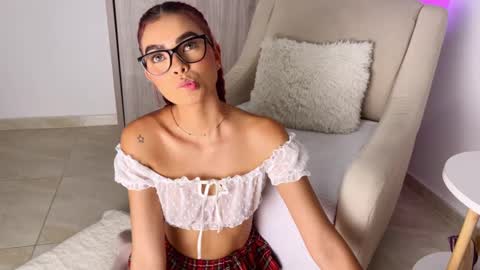 Snapshot of emilytolson_ chatting on 09/10/25, 03:56 Emily online show from 09/10/25, 03:56