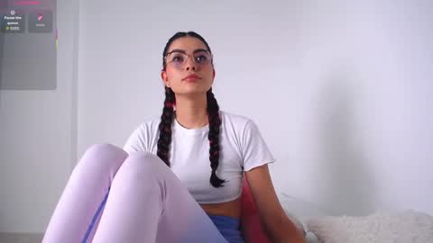Snapshot of emilytolson_ chatting on 10/10/25, 06:29 Emily online show from 10/10/25, 06:29