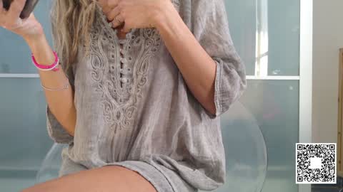 Snapshot of emilyweed chatting on 01/30/25, 08:43 Emily ----  online show from 01/30/25, 08:43