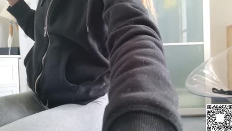 Snapshot of emilyweed chatting on 02/17/25, 09:35 Emily ----  online show from 02/17/25, 09:35