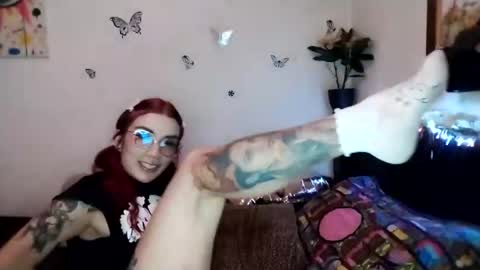 Snapshot of emilywhitee_ chatting on 12/29/24, 02:38 Valentina independent model online show from 12/29/24, 02:38