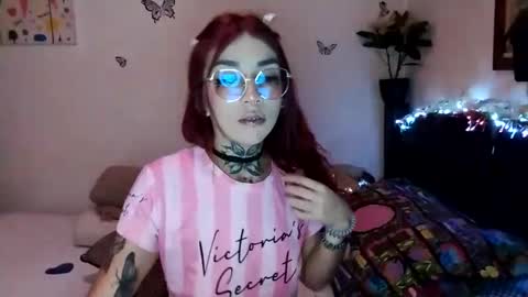 Snapshot of emilywhitee_ chatting on 01/10/25, 02:04 Valentina independent model online show from 01/10/25, 02:04