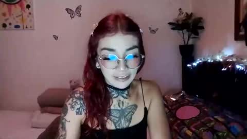 Snapshot of emilywhitee_ chatting on 01/11/25, 03:02 Valentina independent model online show from 01/11/25, 03:02