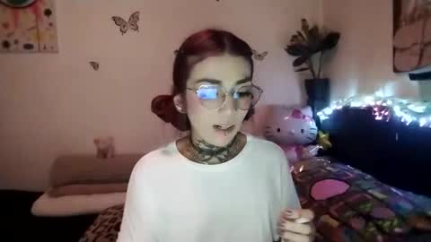 Snapshot of emilywhitee_ chatting on 02/22/25, 02:50 Valentina independent model online show from 02/22/25, 02:50