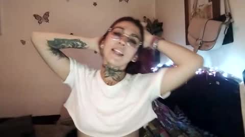 Snapshot of emilywhitee_ chatting on 09/11/25, 02:55 Valentina independent model online show from 09/11/25, 02:55