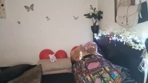 Snapshot of emilywhitee_ chatting on 10/31/25, 12:44 Valentina independent model online show from 10/31/25, 12:44