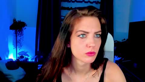 Snapshot of emilywiled chatting on 02/04/25, 09:17 Emily online show from 02/04/25, 09:17