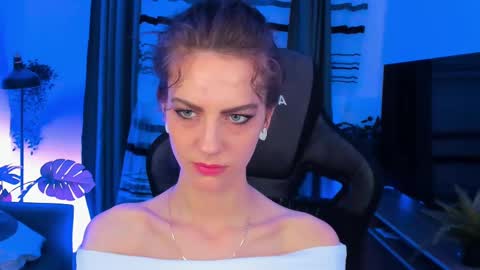 Snapshot of emilywiled chatting on 02/12/25, 02:32 Emily online show from 02/12/25, 02:32