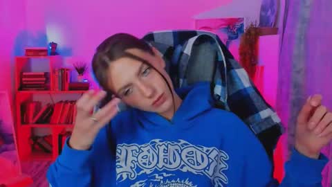 Snapshot of emilywiled chatting on 10/02/25, 08:21 Emily online show from 10/02/25, 08:21