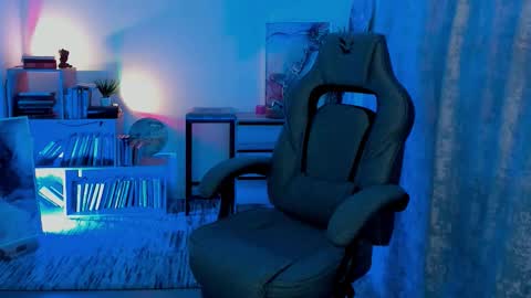 Snapshot of emilywiled chatting on 10/15/25, 08:14 Emily online show from 10/15/25, 08:14
