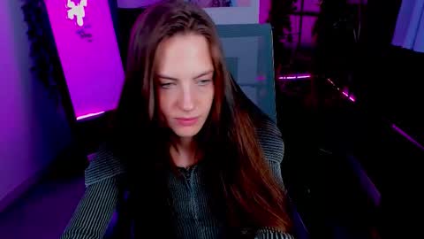 Snapshot of emilywiled chatting on 10/22/25, 07:52 Emily online show from 10/22/25, 07:52