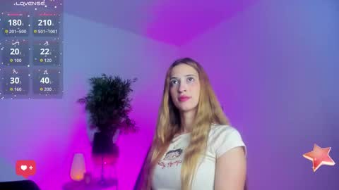 Snapshot of emilywillis8 chatting on 09/22/25, 01:24 E M I L Y online show from 09/22/25, 01:24