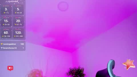 Snapshot of emilywillis8 chatting on 10/06/25, 04:15 E M I L Y online show from 10/06/25, 04:15