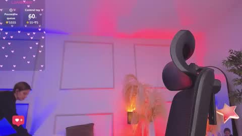 Snapshot of emilywillis8 chatting on 11/24/25, 01:11 E M I L Y online show from 11/24/25, 01:11