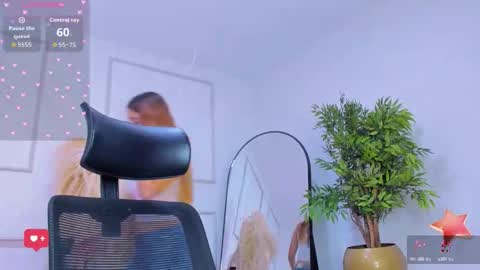 Snapshot of emilywillis8 chatting on 12/03/25, 02:04 E M I L Y online show from 12/03/25, 02:04