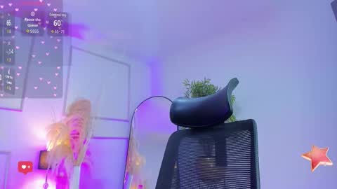 Snapshot of emilywillis8 chatting on 12/17/25, 02:45 E M I L Y online show from 12/17/25, 02:45