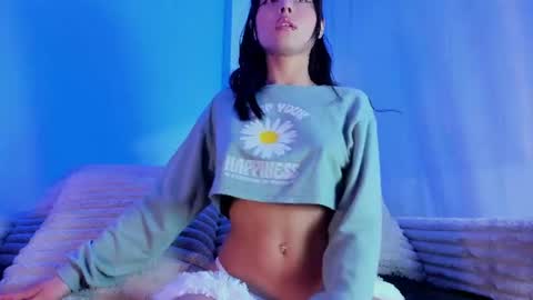Snapshot of emilywithe_ chatting on 07/13/26, 11:29 online show from 07/13/26, 11:29