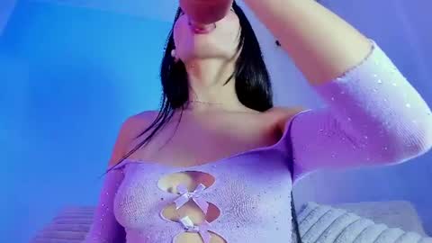 Snapshot of emilywithe_ chatting on 07/31/26, 11:15 online show from 07/31/26, 11:15