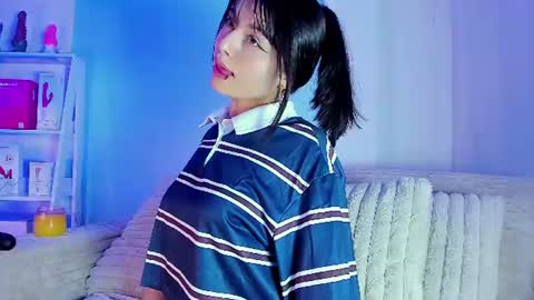 Snapshot of emilywithe_ chatting on 08/02/26, 11:47 online show from 08/02/26, 11:47