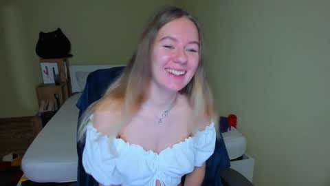 Snapshot of emilyy____ chatting on 02/12/25, 07:02 Emily online show from 02/12/25, 07:02