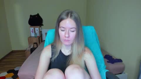 Snapshot of emilyy____ chatting on 02/23/25, 08:28 Emily online show from 02/23/25, 08:28