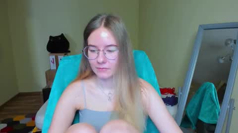 Snapshot of emilyy____ chatting on 02/27/25, 09:22 Emily online show from 02/27/25, 09:22