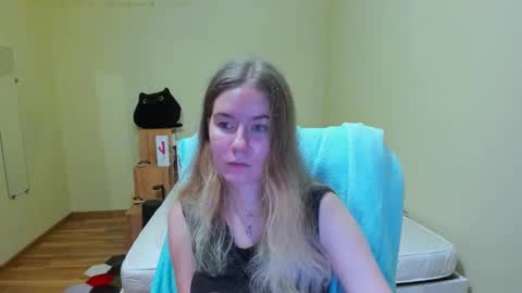 Snapshot of emilyy____ chatting on 03/10/25, 06:45 Emily online show from 03/10/25, 06:45