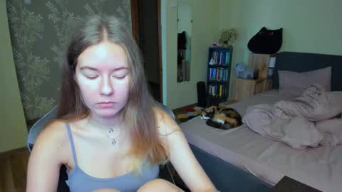 Snapshot of emilyy____ chatting on 10/08/25, 07:28 Emily online show from 10/08/25, 07:28