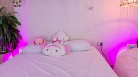 Snapshot of emilyy_bank chatting on 06/13/26, 04:38 Emily Bank online show from 06/13/26, 04:38