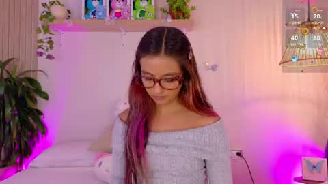 Snapshot of emilyy_bank chatting on 06/18/26, 03:29 Emily Bank online show from 06/18/26, 03:29