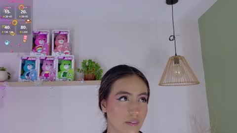 Snapshot of emilyy_bank chatting on 07/19/26, 01:04 Emily Bank online show from 07/19/26, 01:04