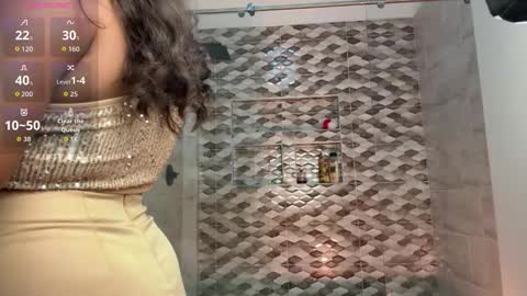 emilyy_cooperr online show from 11/01/25, 12:18