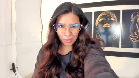 emilyy_cooperr online show from 11/18/25, 12:09