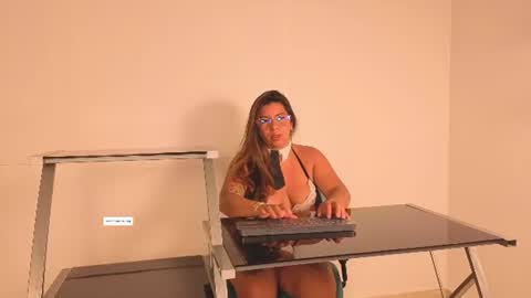 emilyy_cooperr online show from 07/16/26, 12:11