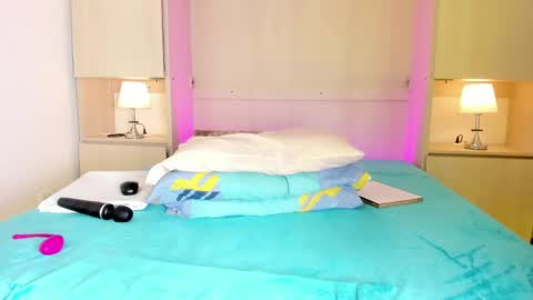 Emily online show from 09/19/25, 04:58