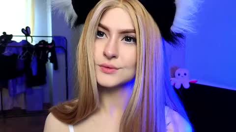 Snapshot of emimiy chatting on 02/19/25, 05:49 emimiy online show from 02/19/25, 05:49