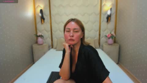 Snapshot of emm_quince chatting on 11/12/25, 08:59 Emm online show from 11/12/25, 08:59