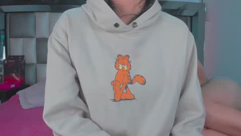 Snapshot of emma__js_ chatting on 10/01/25, 12:00 emma__js_ online show from 10/01/25, 12:00