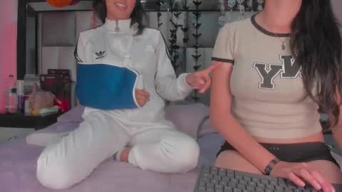 Snapshot of emma__js_ chatting on 10/24/25, 03:52 emma__js_ online show from 10/24/25, 03:52