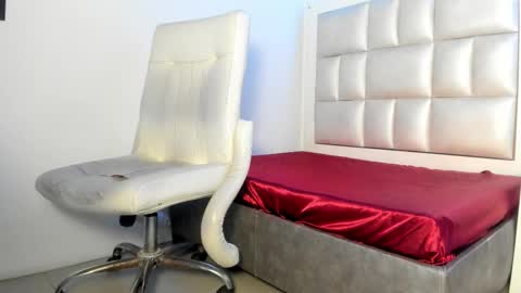 Snapshot of emma__js_ chatting on 01/15/26, 11:48 emma__js_ online show from 01/15/26, 11:48