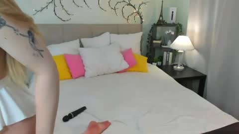 emma__peach online show from 04/26/26, 09:07