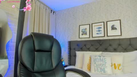 Emma online show from 03/10/25, 01:21