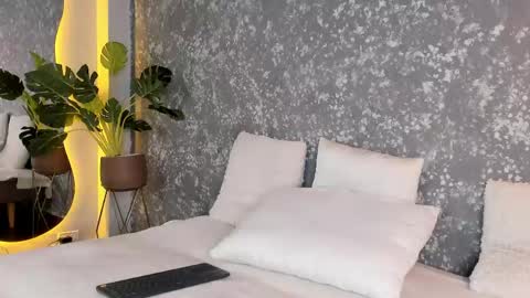 Emma online show from 04/18/26, 07:58