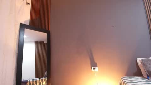 emma_and_aysha online show from 04/22/26, 10:44