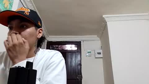 Snapshot of emma_and_thom chatting on 02/16/26, 09:44 emma_and_thom online show from 02/16/26, 09:44