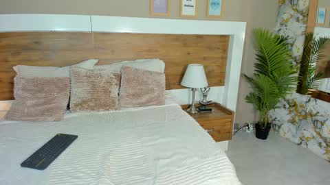 Snapshot of emma_bakker_ chatting on 12/20/24, 09:17 Emma online show from 12/20/24, 09:17