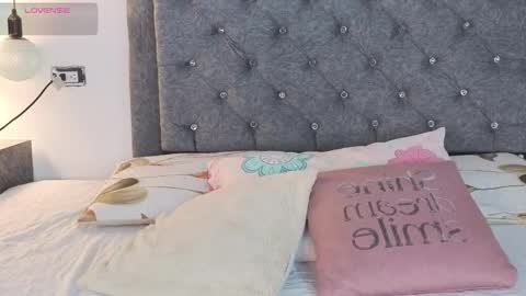 Snapshot of emma_blake__ chatting on 12/16/25, 05:45 Emma online show from 12/16/25, 05:45