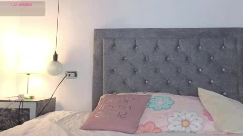 Snapshot of emma_blake__ chatting on 12/17/25, 02:39 Emma online show from 12/17/25, 02:39