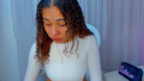 Snapshot of emma_carteer__ chatting on 10/25/25, 03:07 Emma Carteer   online show from 10/25/25, 03:07